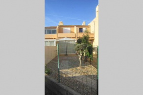 STUDIO MEUBLE 30 M2 LA LONDE LES MAURES , 900 M DES PLAGES